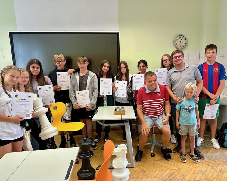 schulschach nms gruppe.jpeg